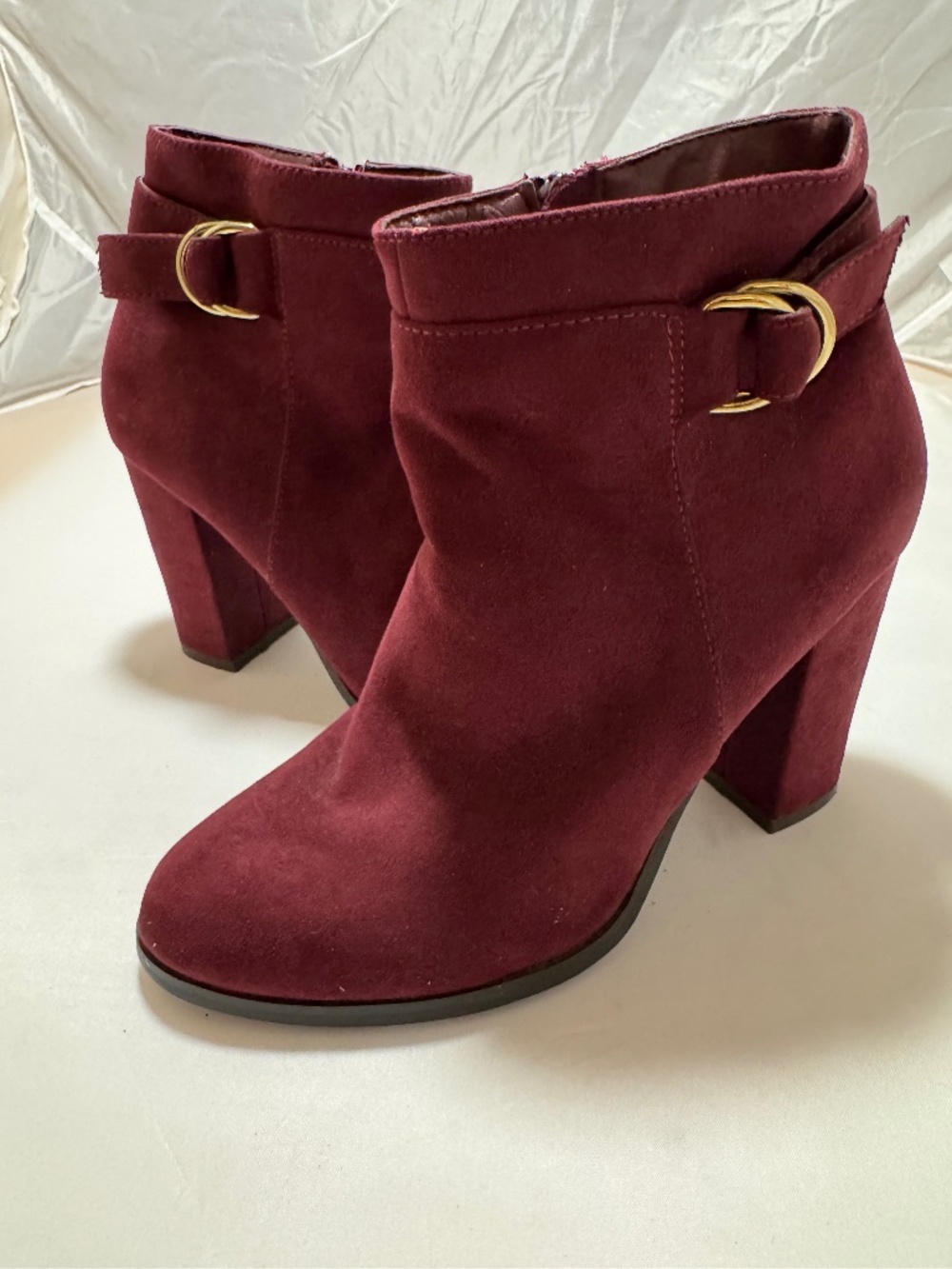 Shoedazzle Darrie Faux Suede Red Cranberry Ankle Boots Booties Buckle Size 7.5